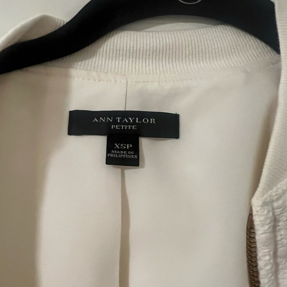 Ann taylor cream dotted blazer. Size XSP. - Picture 3 of 5